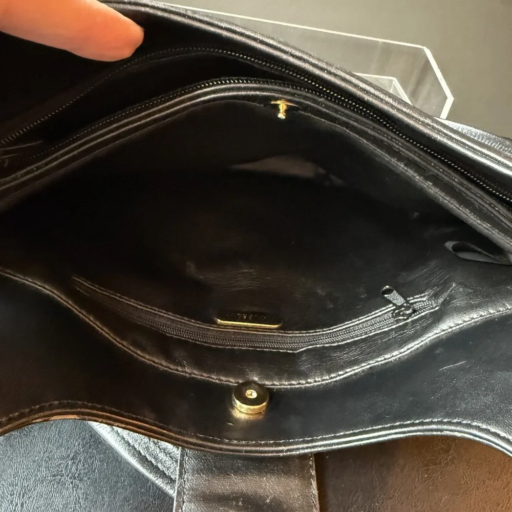 Giani Bernini Womens Black Leather Shoulder Bag Purse Hobo Magnetic Snap‎ Logo